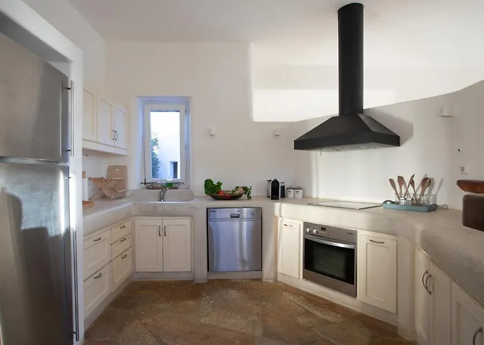 Zen In Lia Vila Kalafatis